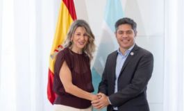 Kicillof se reunió con Yolanda Díaz en Madrid y mantuvo un encuentro con empresarios