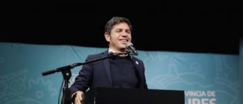 Kicillof entregó escrituras a familias de Chascomús y dijo que &ldquo;es fundamental&rdquo; el rol del Estado