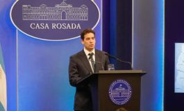 A contramano de la línea oficial, Ravier confirmó que Oria suplantó a Caputo al frente de la comunicación