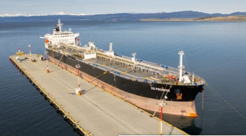 Taiana y Grabois repudiaron el ingreso de un buque petrolero británico a Ushuaia y reclamaron su expulsión