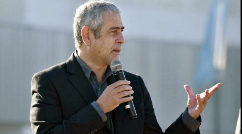 Ferraresi propuso eliminar las aplicaciones de apuestas online de los celulares