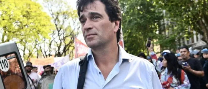 El titular del Partido Obrero denunció penalmente a Milei por encubrir la fuga de Flávio Bolsonaro